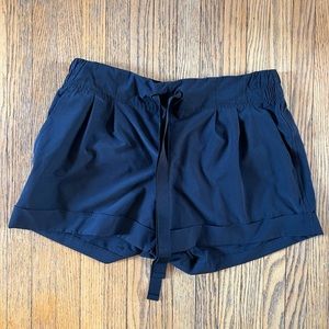 Lululemon Shorts size 6